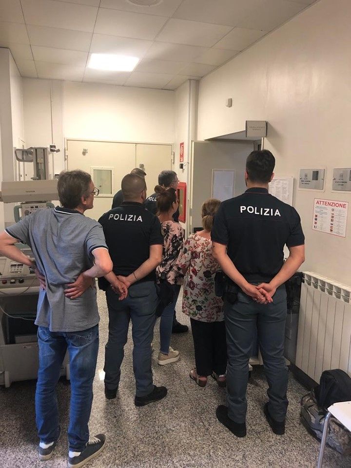 Yuri è in terapia intensiva, accoltellato al torace da un marito violento che aveva appena incendiato la tabaccheria della moglie