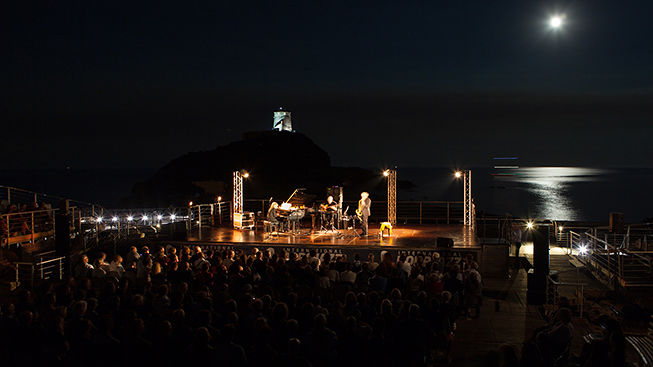 Musica, libri e cucina sotto le stelle di Nora Jazz