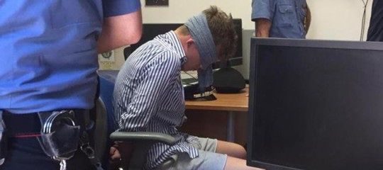 Le possibili conseguenze della foto del ragazzo americano bendato in caserma
