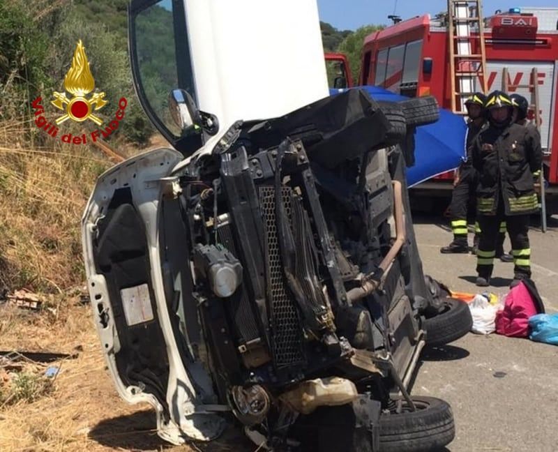 Si ribaltano con l’auto, brutto incidente a Perd’e Sali: madre e figlia all’ospedale