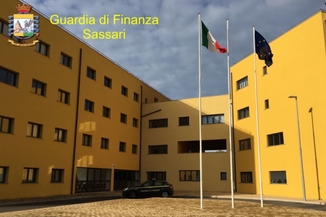 Minacciano di morte un intero condominio: in manette la coppia terribile a Sassari