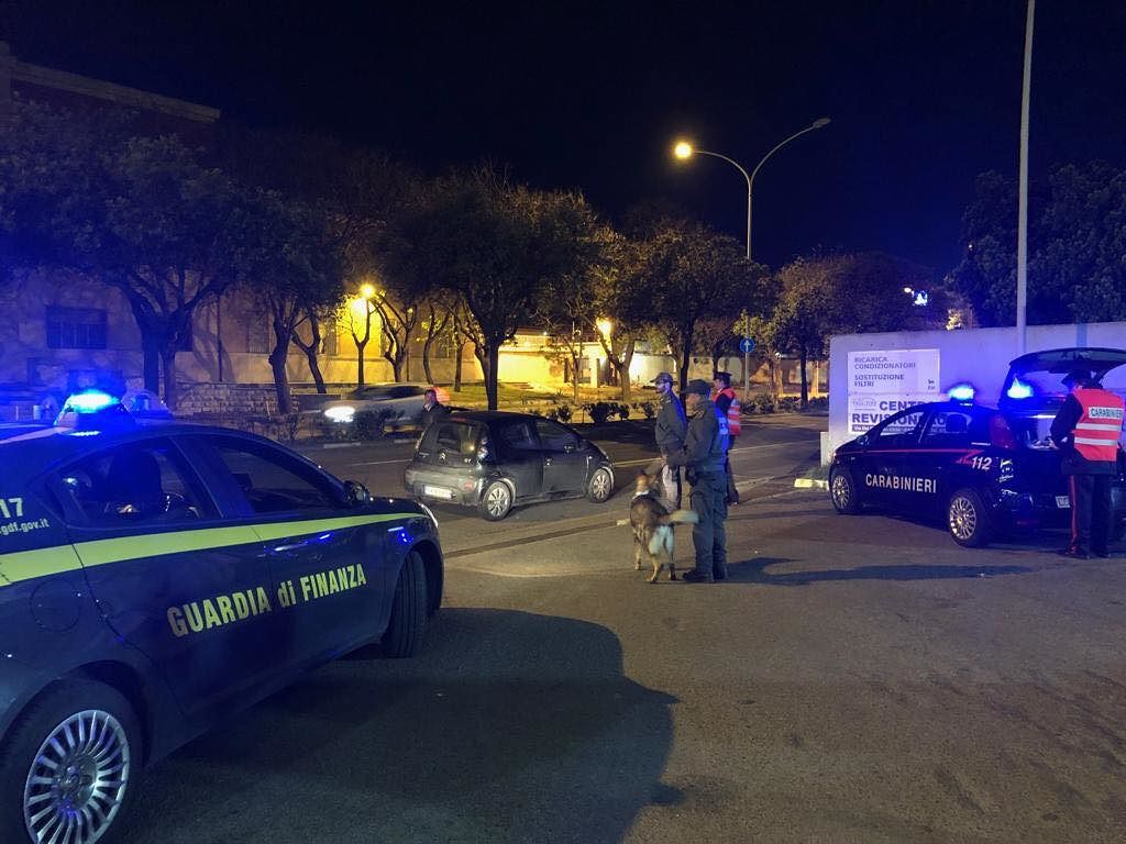 Cagliari, notte di controlli dei carabinieri e della finanza al Poetto