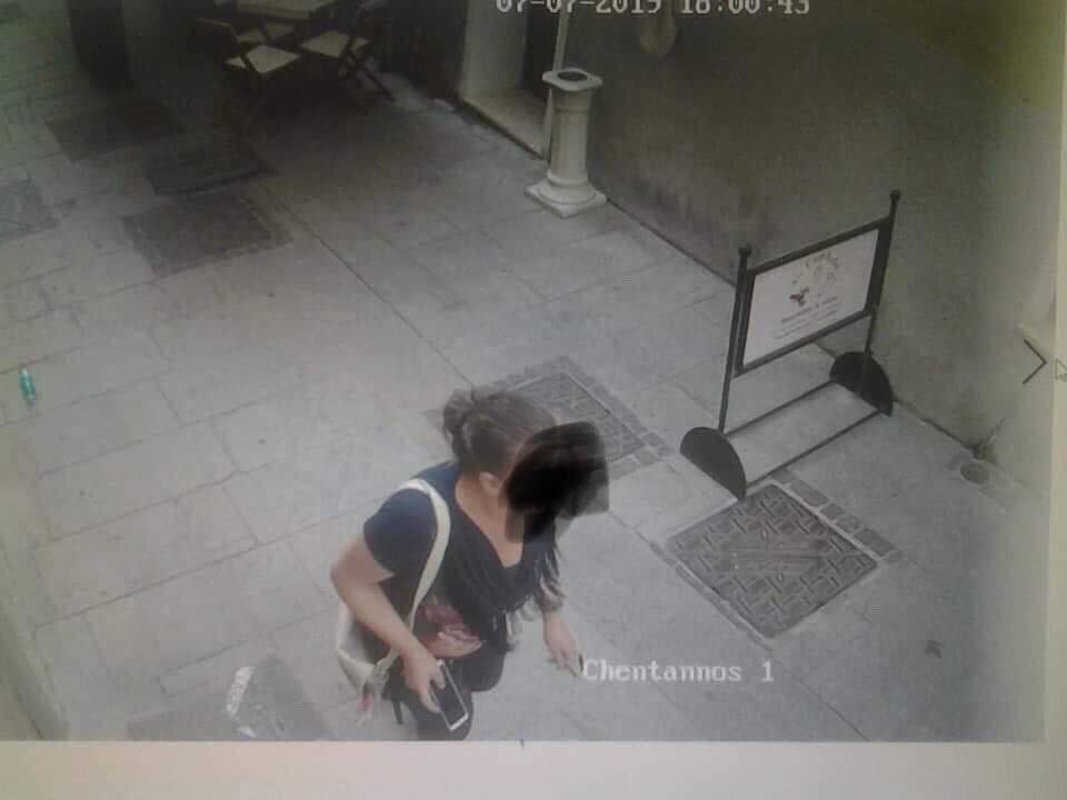 Cagliari, entra nel ristorante con la scusa di prenotare un tavolo e ruba l’incasso di mille euro