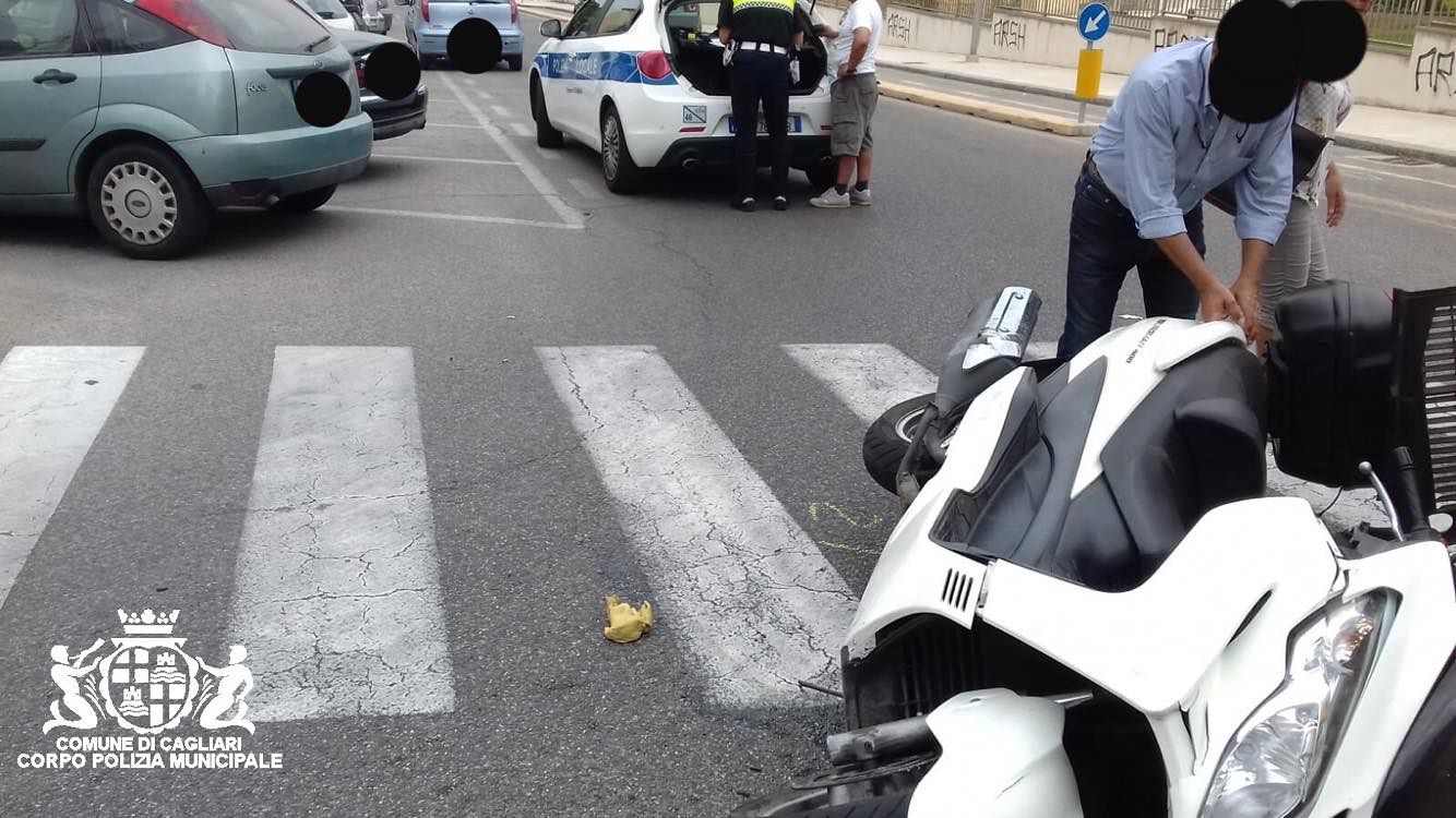 Cagliari, scontro auto-scooter nel quartiere Fonsarda: un ferito all’ospedale