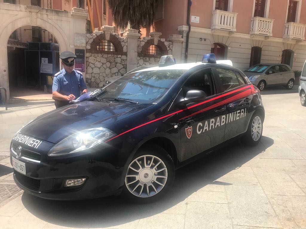 Cagliari, ruba un borsello all’oratorio: in manette 55enne