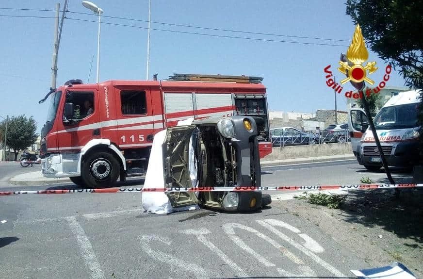 Si ribalta con l’auto all’incrocio, sangue a Cagliari: muore un 52enne di Pirri