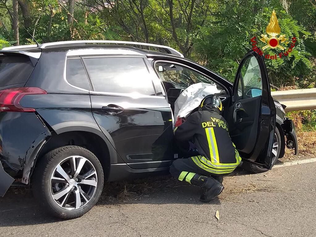 Iglesias, scontro frontale tra auto: statale 130 chiusa al traffico