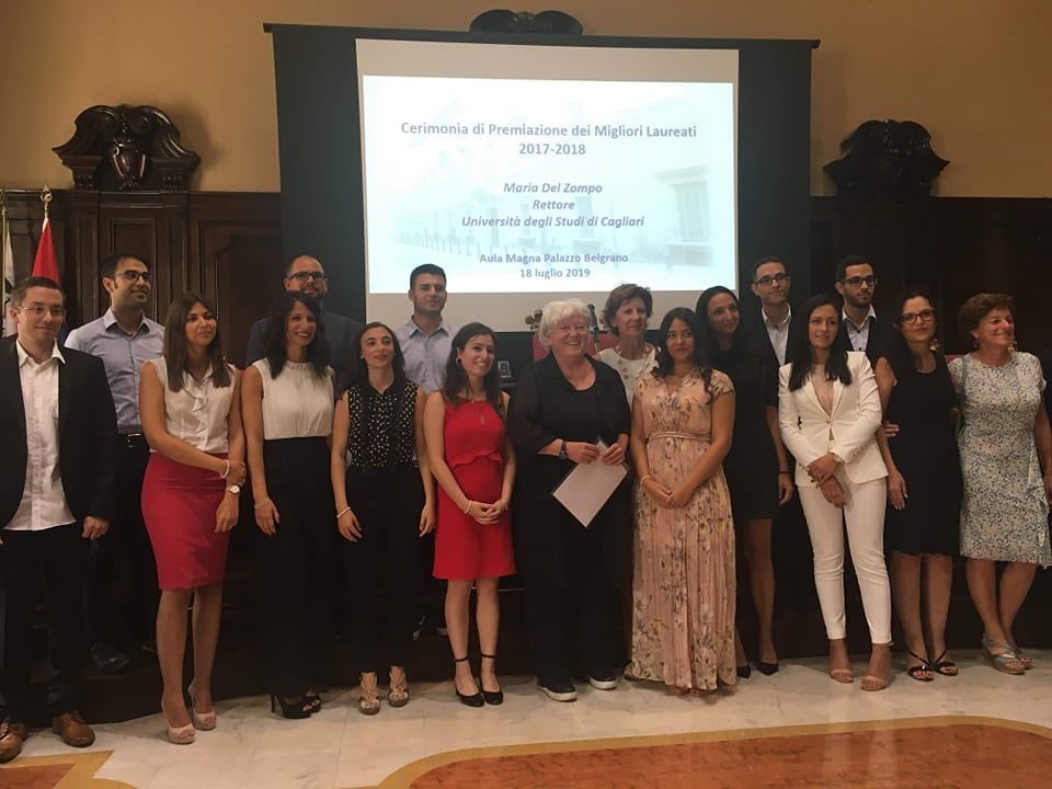 Cagliari, i sorrisi amari dei migliori laureati premiati con 1000 euro: “Il lavoro? Qui non c’è”