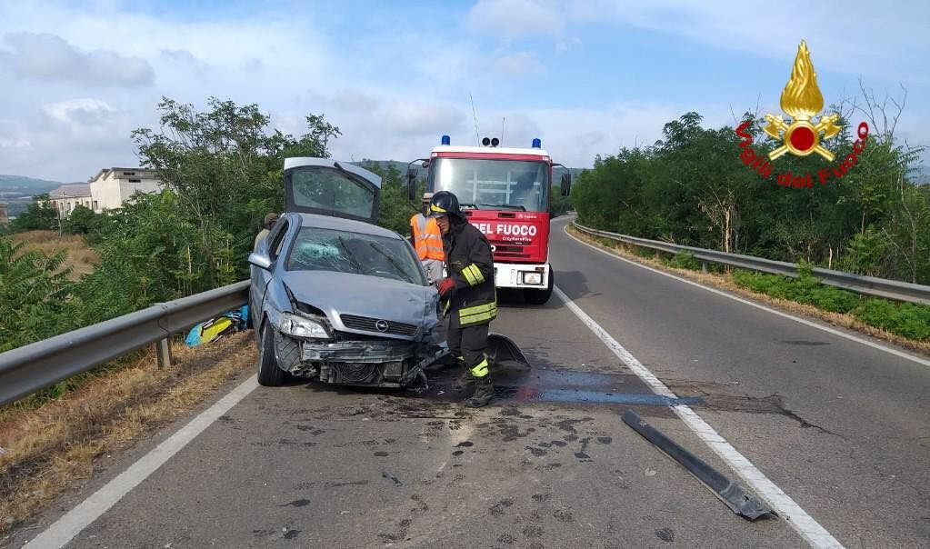 Frontale sulla Ss 130dir alle porte di Iglesias: quattro feriti