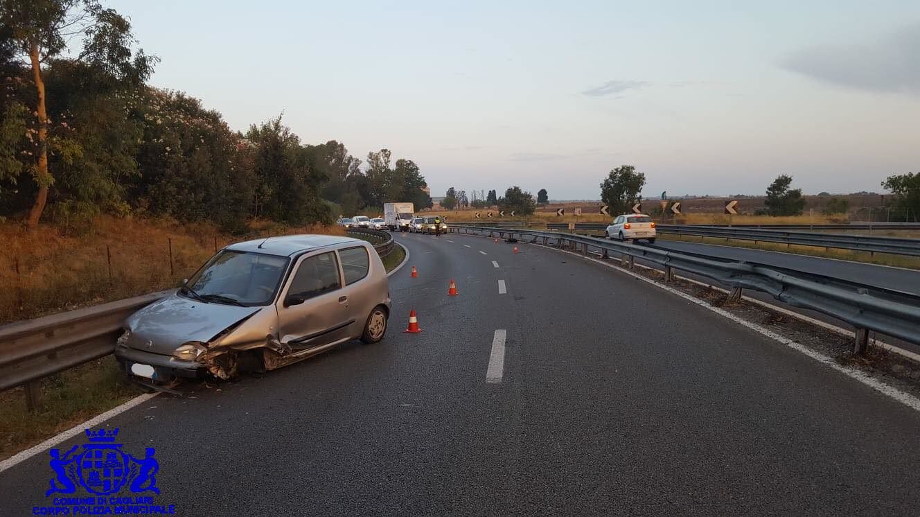 Perde il controllo dell’auto sulla 554 e finisce sullo spartitraffico: era ubriaca