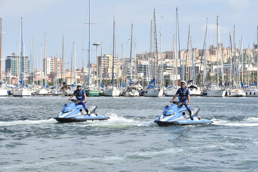 Cagliari, due turiste in canoa soccorse dalla polizia sotto la Sella del Diavolo