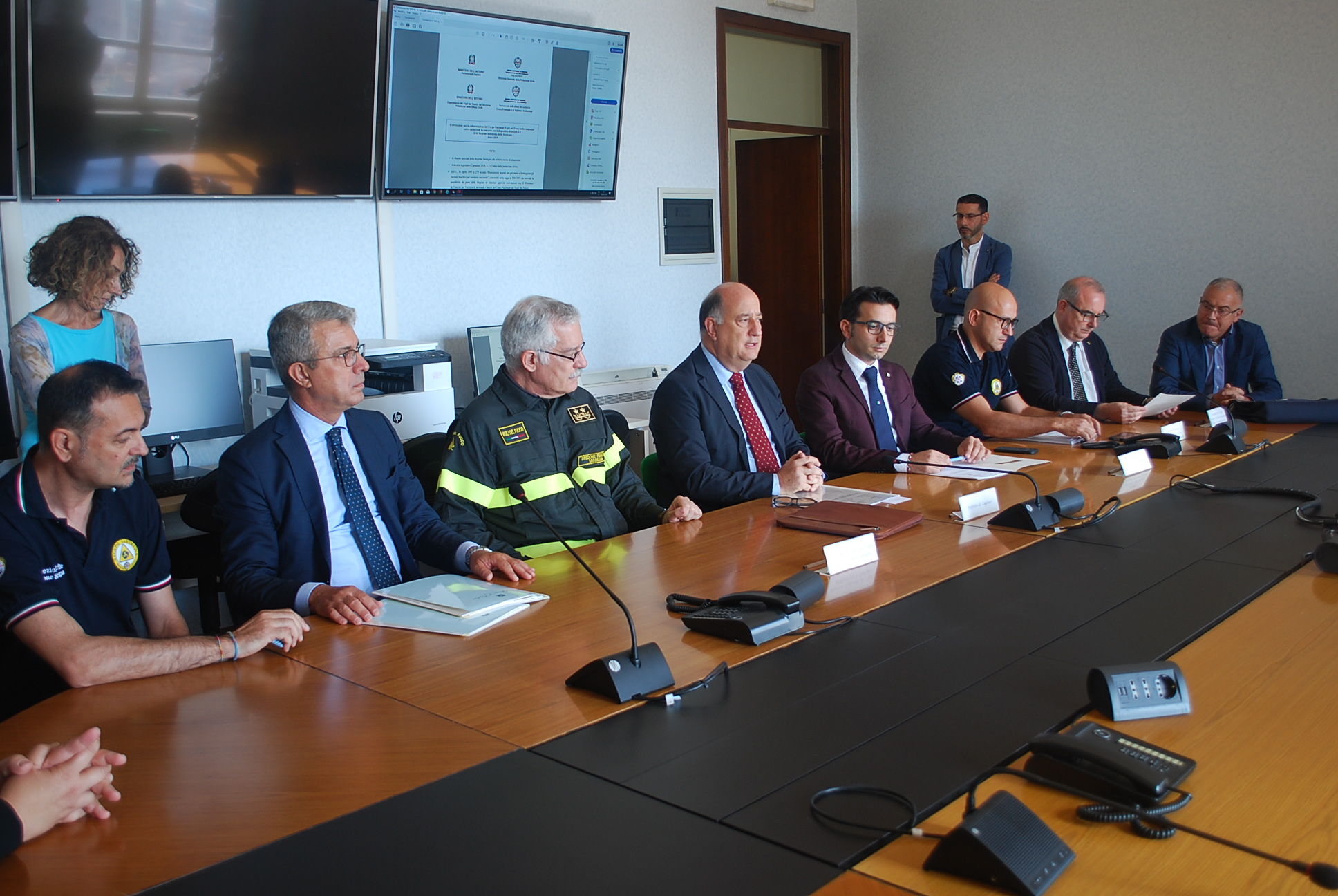 Prefettura, via libera al piano della campagna anti incendi: task force con vigili del fuoco e Regione