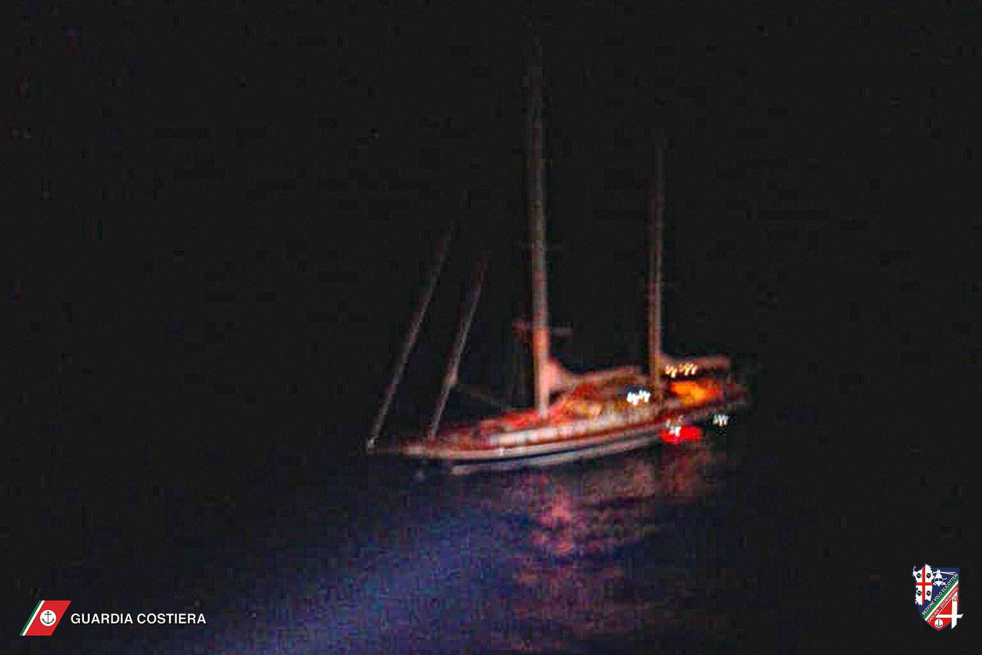 Barca in avaria in balia delle onde a largo di Capo Carbonara: equipaggio salvato con l’elicottero