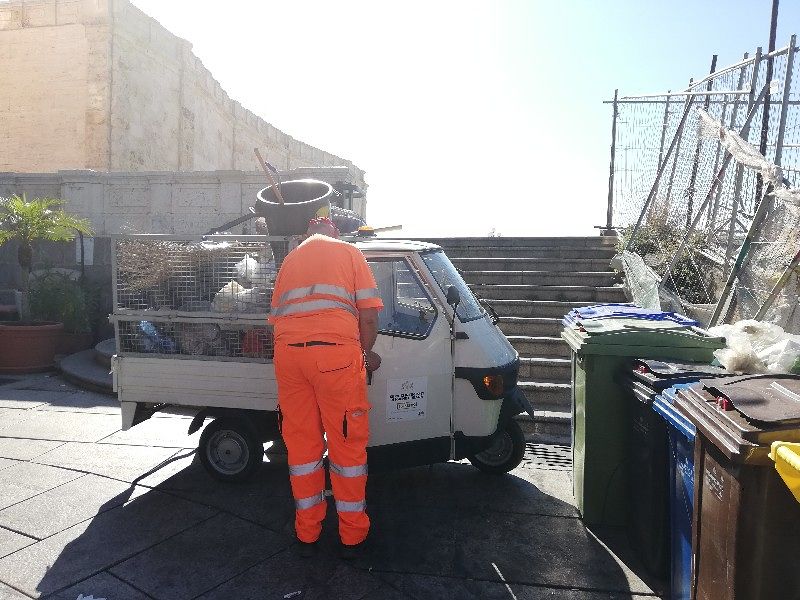 Cagliari, scoppia la “guerra dei rifiuti”: lavoratori pronti allo sciopero