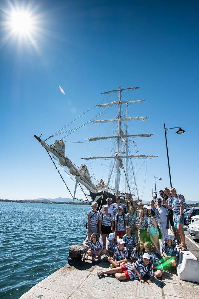 Olbia, in visita 15 bambini di Praga che hanno intrapreso un’avventura unica su Nave Italia