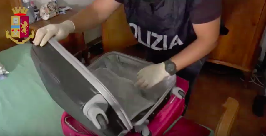 Matrimoni fittizi e prostitute per anziani, sgominata banda di stranieri a Siniscola