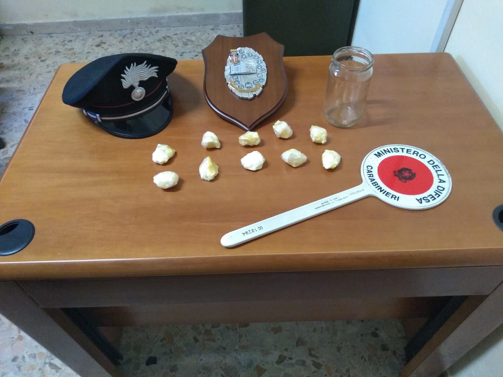 Cocaina custodita dentro un barattolo di vetro, arrestato 21enne di Serramanna