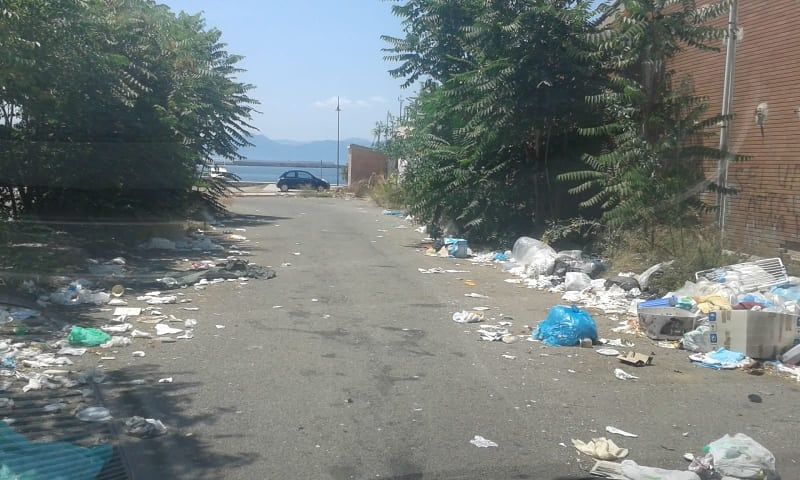 Caos rifiuti a Cagliari, una discarica a Su Siccu: “Ci passo sempre. Non hanno mai ritirato nulla”