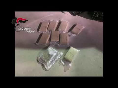 Coppia girava in Sardegna, in macchina un bambino e undici kg di cocaina purissima: il VIDEO dei carabinieri