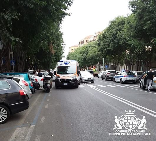Cagliari, 87enne investito sulle strisce in viale Regina Margherita da una Focus in retromarcia