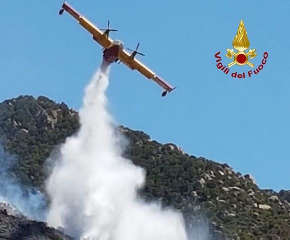 Maxi incendi a Capoterra, Decimomannu, Villasor e Sardara: paura a Uta con le fiamme che sfiorano il carcere