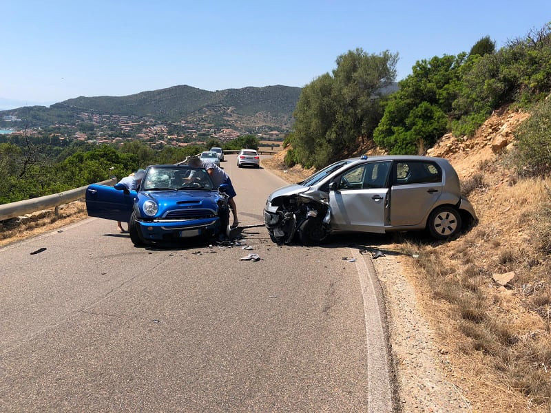 Villasimius, pauroso frontale sulla litoranea: un 25enne di Cagliari finisce all’ospedale