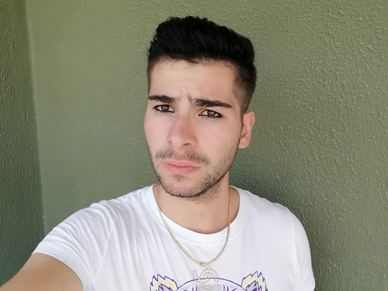 “Io, studente gay cagliaritano a Milano, insultato e aggredito per una maglia scollata”