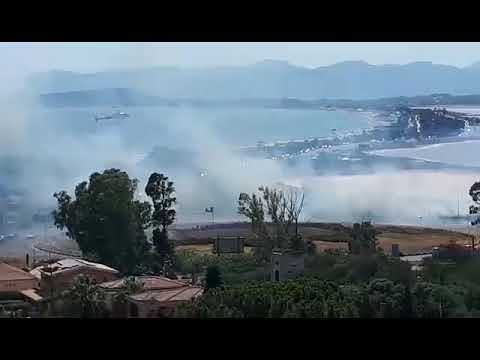 Margine Rosso, maxi incendio in direzione di via Fiume lungo il canneto: elicotteri in azione, il VIDEO in diretta