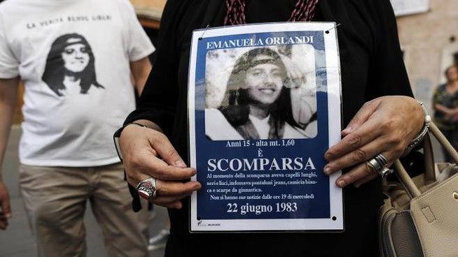Emanuela Orlandi, il corpo nel cimitero teutonico? “Trovate ossa di decine di persone, anche di giovani”