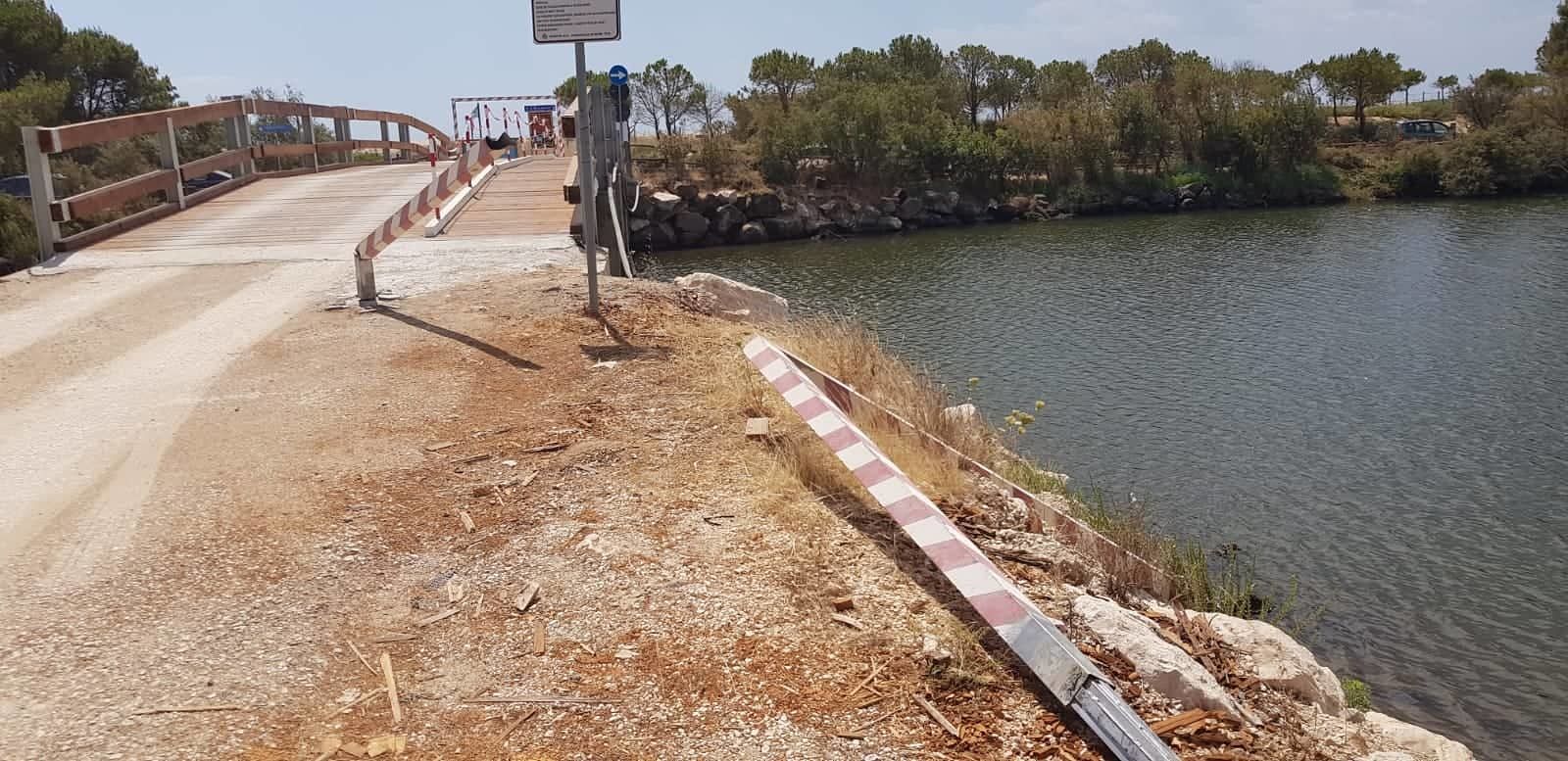 Orosei, l’ironico “applauso” agli incivili che distruggono il ponte: “Complimenti all’imbecille”