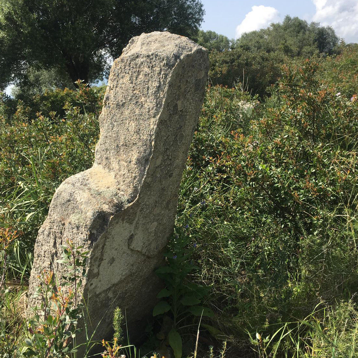 Muravera, turisti veneti cacciati dalla visita del menhir: “Non esistono solo le spiagge, è lecito?”