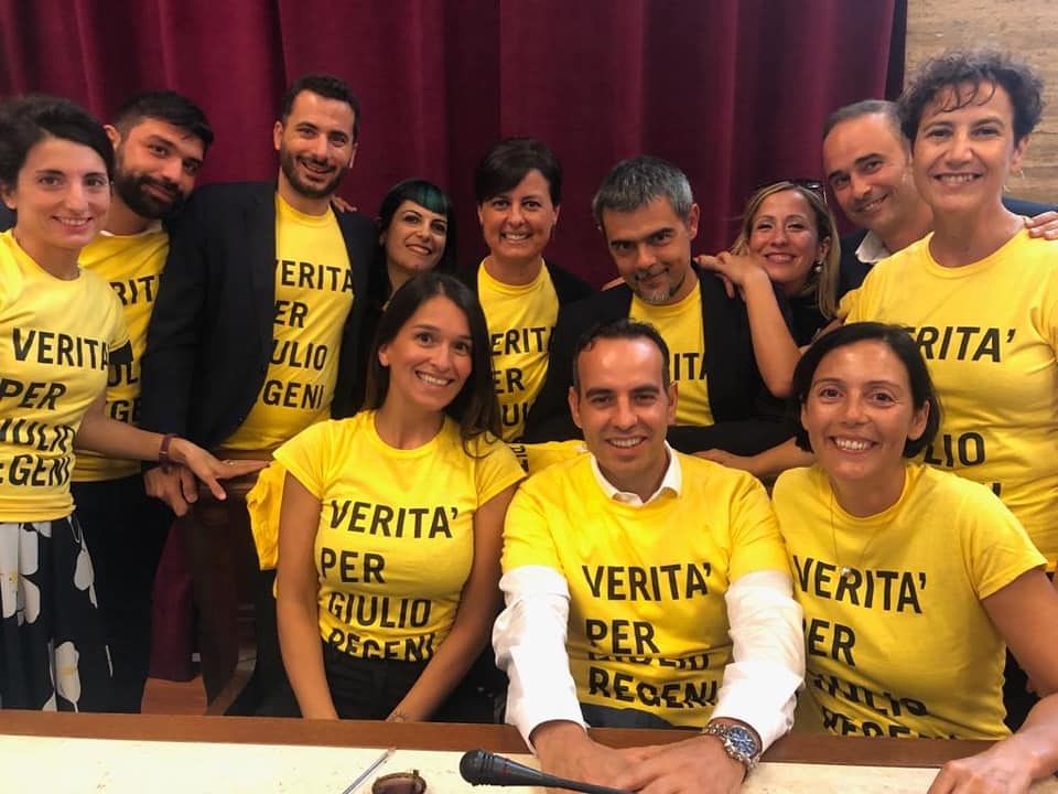 Cagliari, opposizione in aula con le magliette di Regeni. Anedda: “Ridicolo”