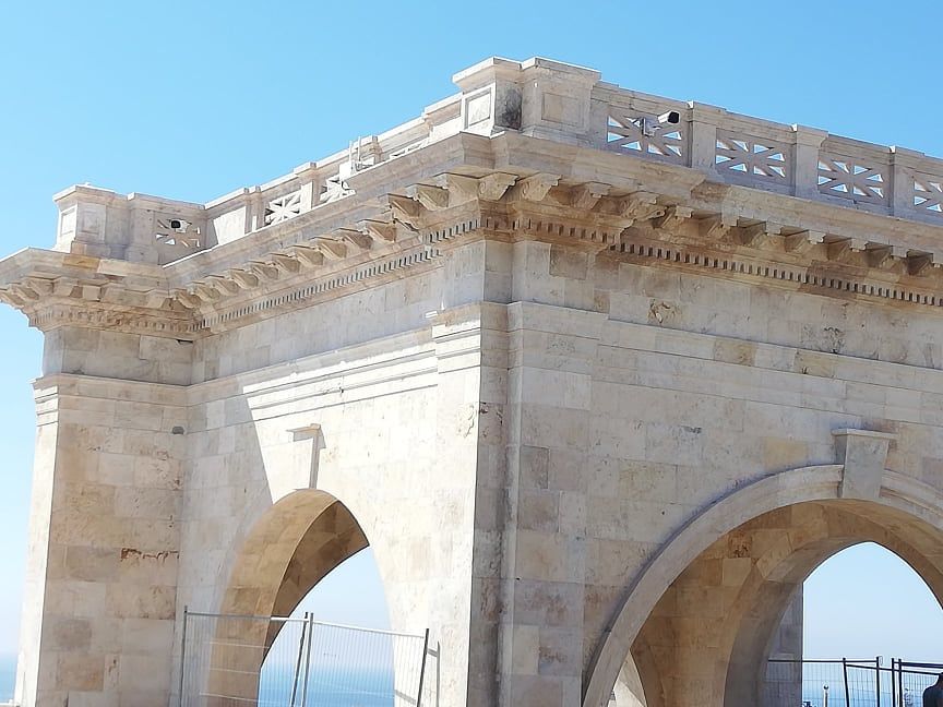 Cagliari, installate le telecamere al Bastione: sette occhi sempre accesi contro i vandali