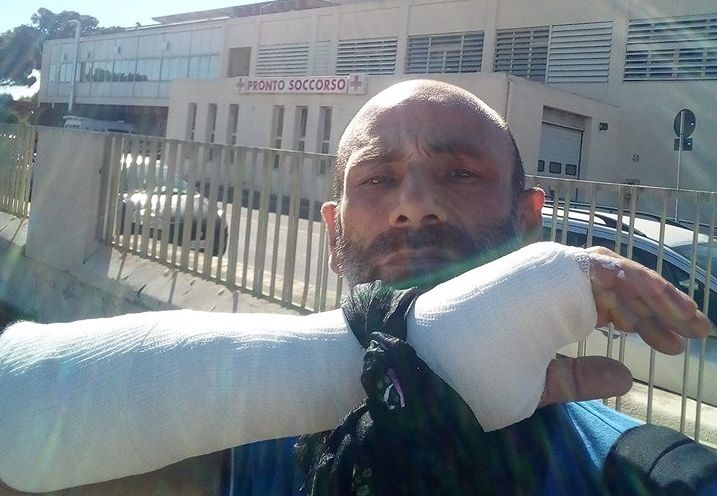 Gli occupano il passo carrabile e protesta, pestato il titolare di un locale di Quartu