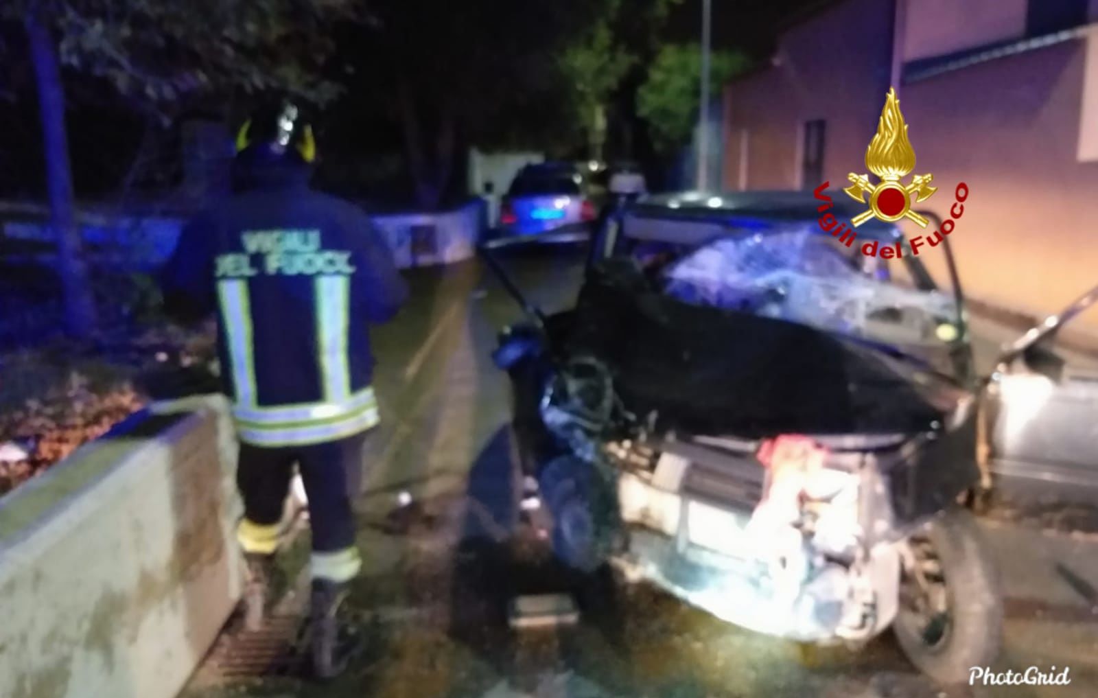 Con l’auto contro un muro a Uta, un ferito estratto dalle lamiere
