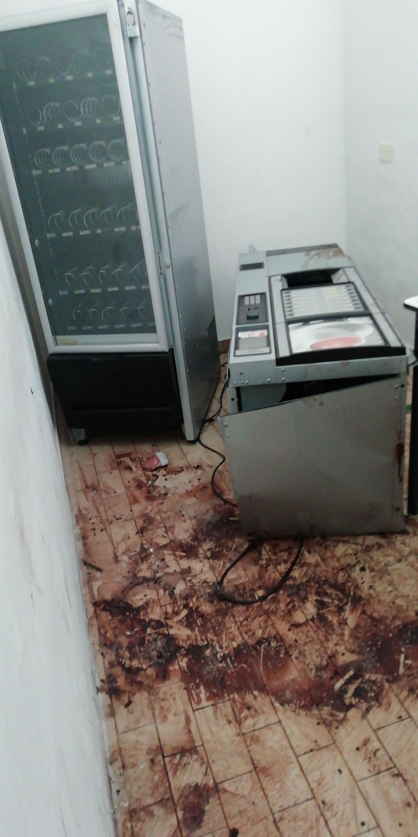 Carbonia, ladri in azione e atti vandalici al liceo Pirandello: “Che amarezza”