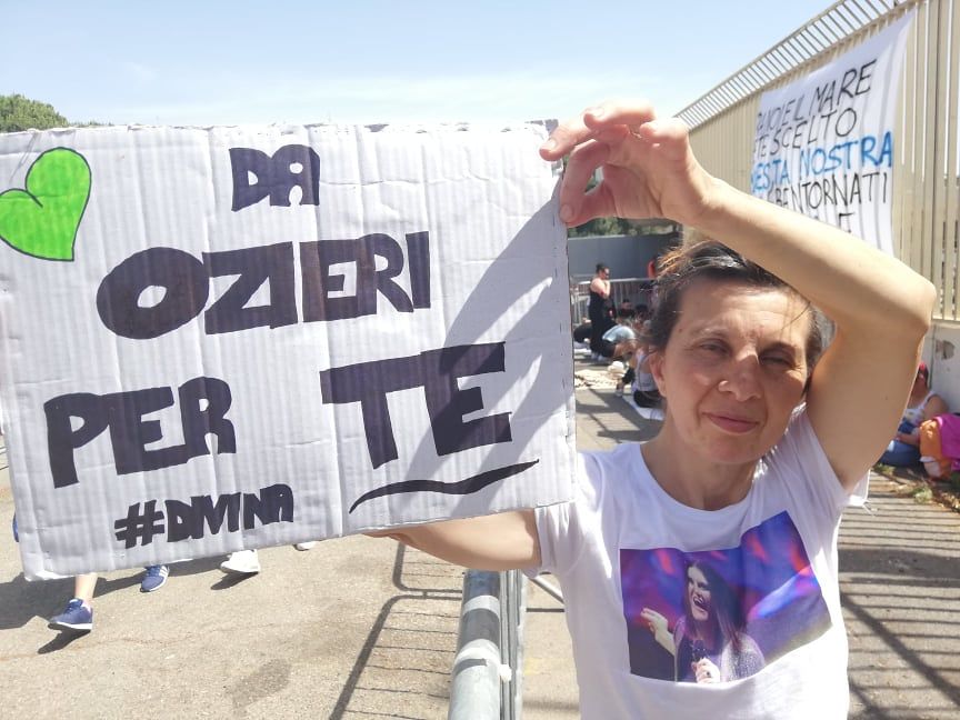 Assunta, infermiera di Ozieri: “Spero che Laura Pausini saluti le mie figlie dal palco”