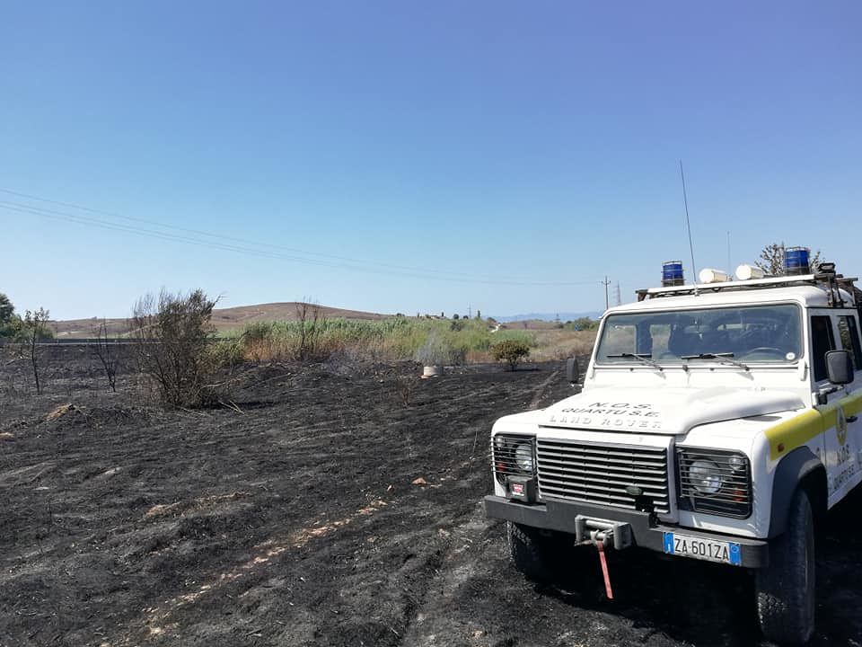 Quartucciu, il fuoco non risparmia la storia: incendio vicino alla necropoli di Pill’e Matta