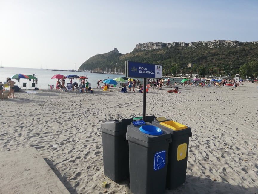 Cagliari, tragedia alla prima fermata del Poetto: uomo muore mentre fa il bagno