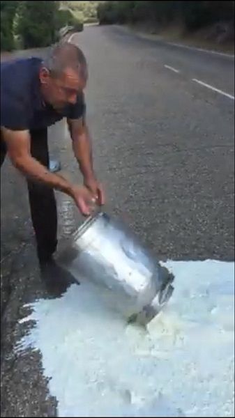 La guerra del latte continua: “Le uniche risposte che abbiamo avuto sono state le denunce”