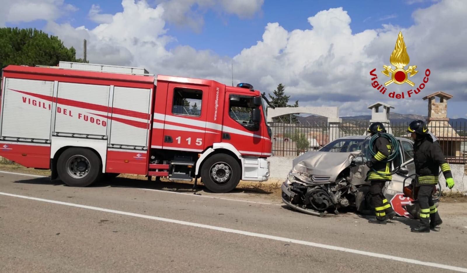 Quartu, esce fuori strada e finisce su un muro con l’auto: ferito estratto dalle lamiere
