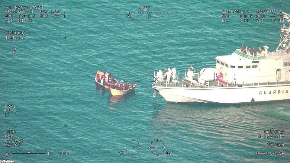 Sbarchi di migranti, due barchini con 22 algerini bloccati al largo di Capo Teulada