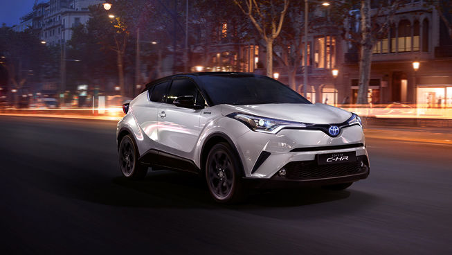 La Toyota C-HR Hybrid protagonista alla Ena di Cagliari: profilo coupè e stile Suv