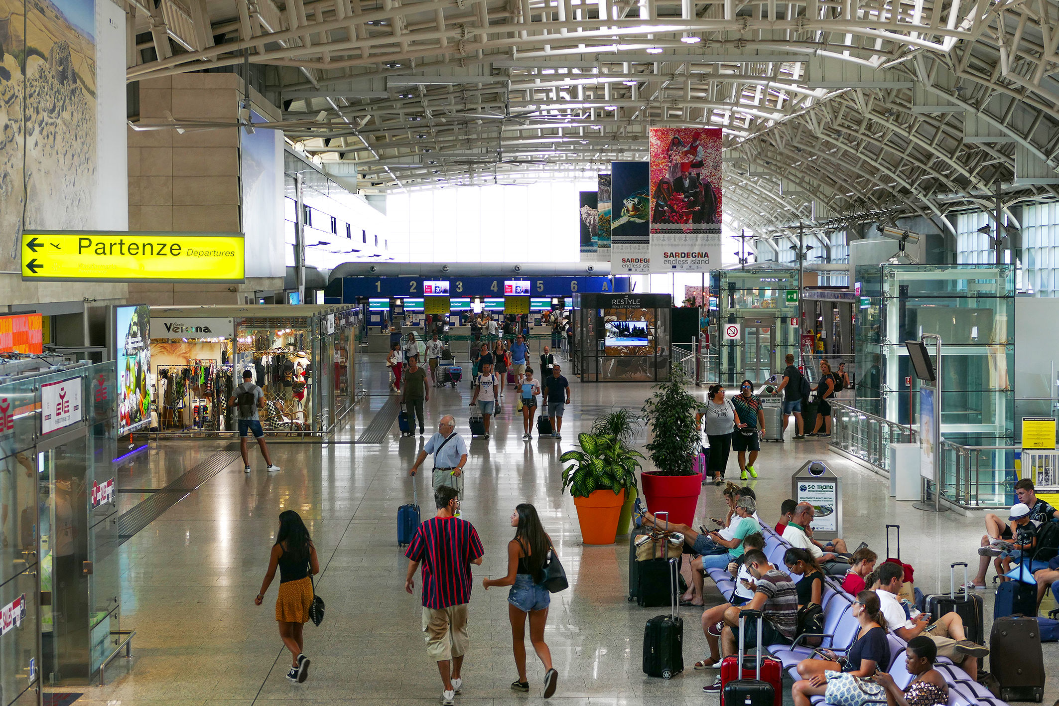 Aeroporto di Cagliari, dal 9 al 18 agosto previsti circa 200 mila passeggeri