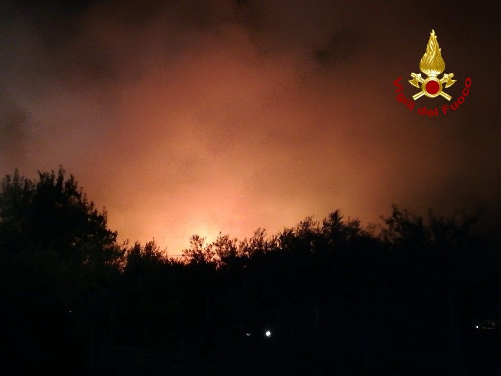 Solanas brucia, case evacuate a Santa Barbara per un maxi incendio