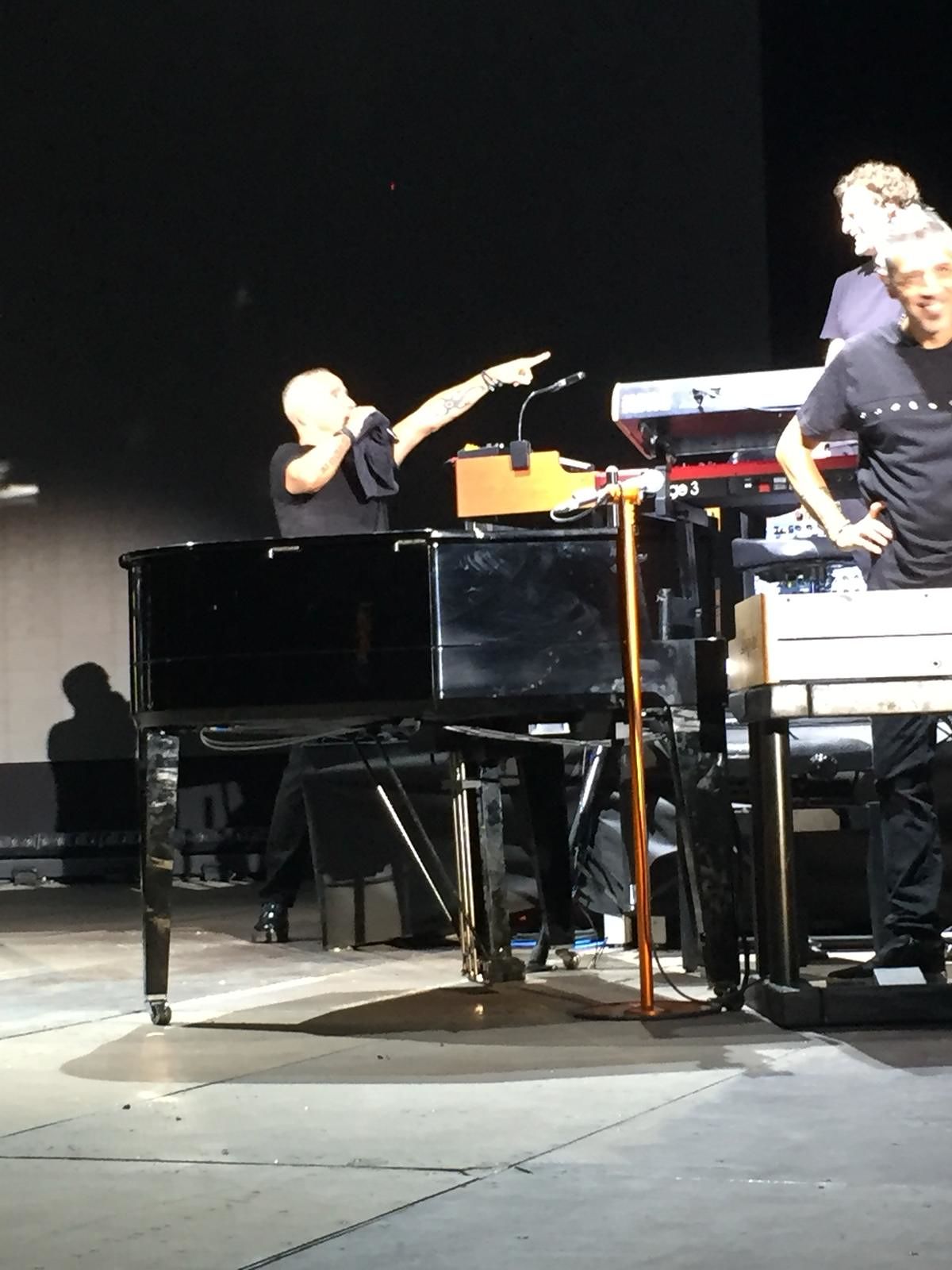 Eros Ramazzotti infiamma il Forte Arena di Pula, in 5mila stregati dall’ex “ragazzo di periferia”