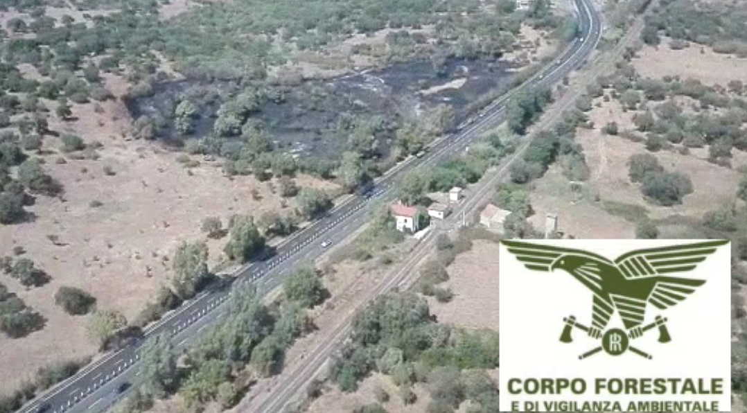 Sardegna ancora in fiamme: due elicotteri in azione nelle campagne di Abbasanta