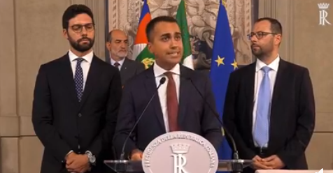 Di Maio dopo il colloquio con Mattarella: “Non è giusto che a pagare questa crisi siano gli italiani”
