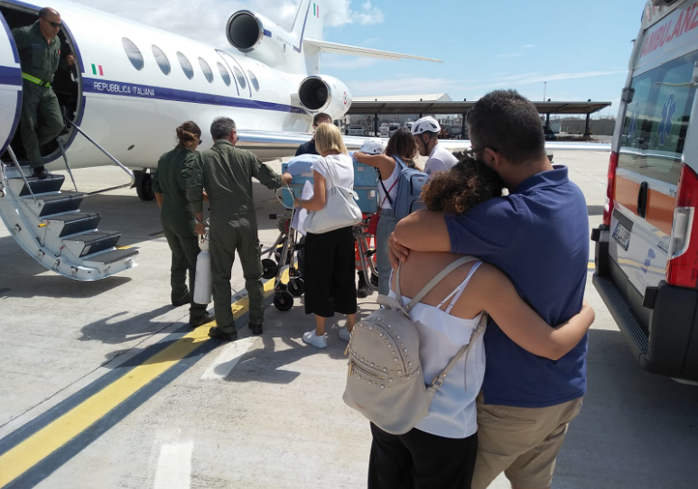 Cagliari, neonato in pericolo di vita trasportato a Roma da un Falcon dell’aeronautica