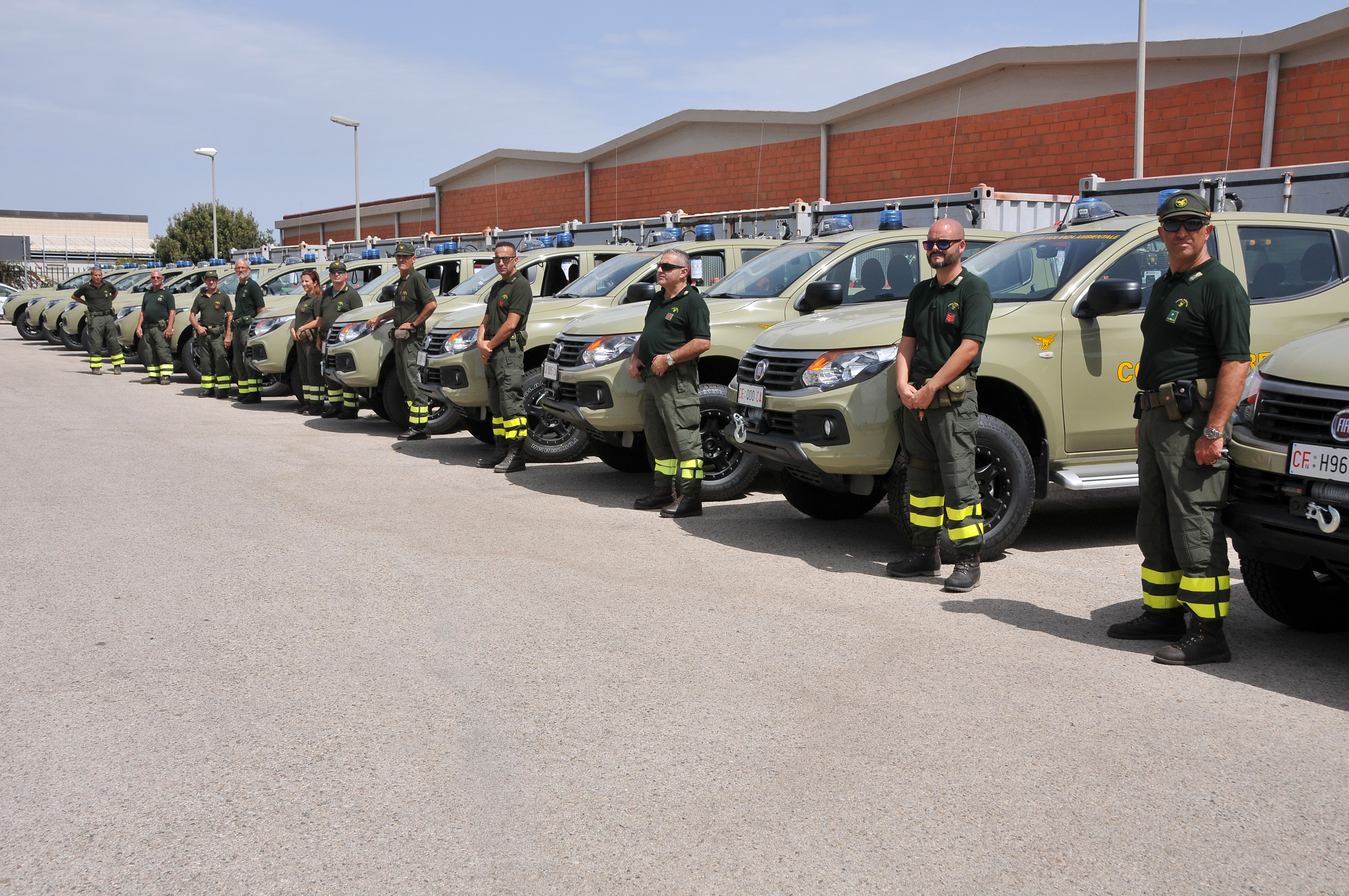 Da Pula a Macchiareddu, la nuova task force anti incendi: ecco i pick up full back consegnati al Corpo Forestale